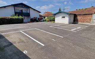 Réalisation d'un marquage au sol pour des places de stationnement numérotées sur Périgueux (24)