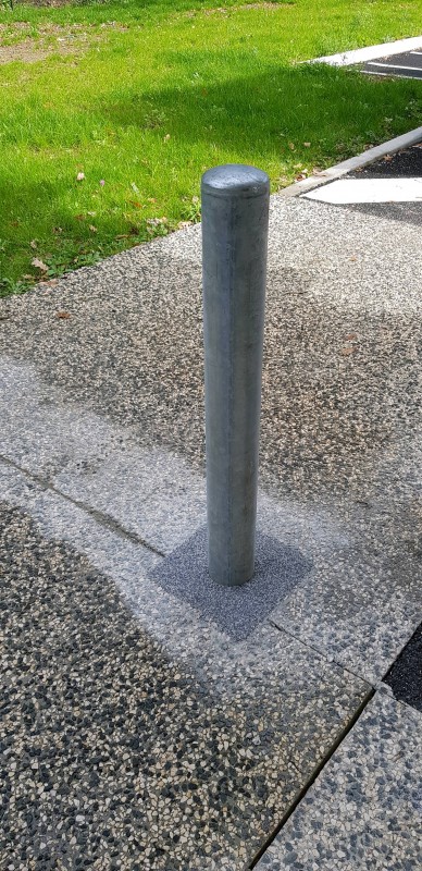 Pose de potelet en acier galvanisé pour la CPAM de Bordeaux en Gironde