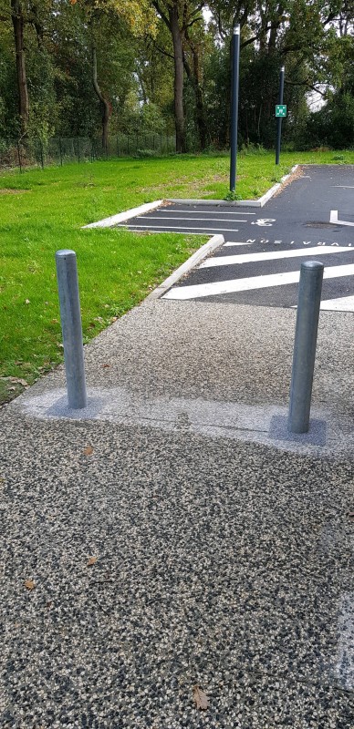 Pose de potelet en acier galvanisé pour la CPAM de Bordeaux en Gironde