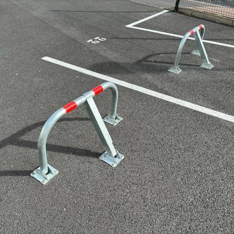 Combien coûte la pose d'un arceau de parking haute résistance en acier galvanisé à Mérignac près de Bordeaux par un professionnel ?
