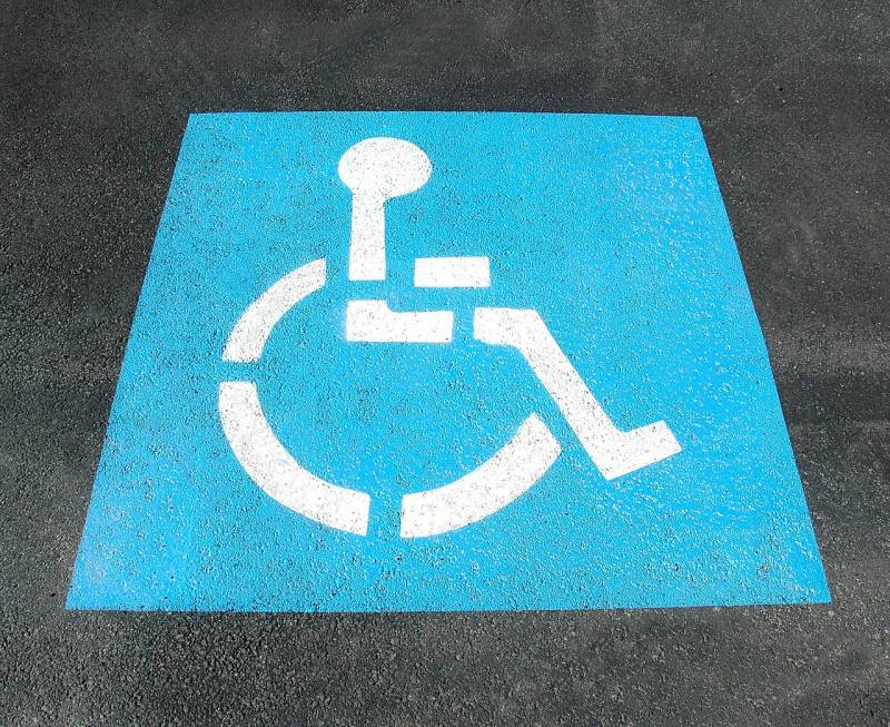 Mise aux normes de stationnement PMR pour créer des places handicapés dans un parking privé vers Bergerac