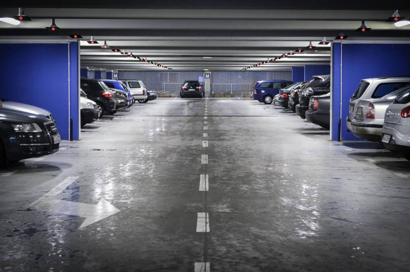 Marquage au sol pour un parking souterrain avec stationnement PMR à Trélissac à côté de Périgueux