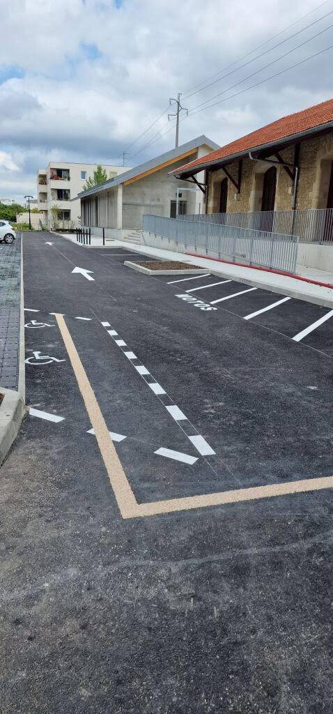 Création d'un marquage au sol pour le parking extérieur d'un entrepôt à côté de Limoges